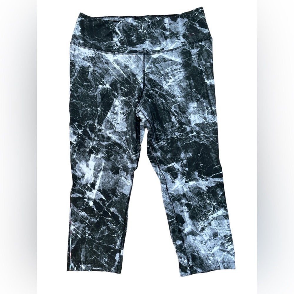 Nike‎ Dri Fit Women’s Leggings Size Large Activewear Galaxy Marne Cropped Active
